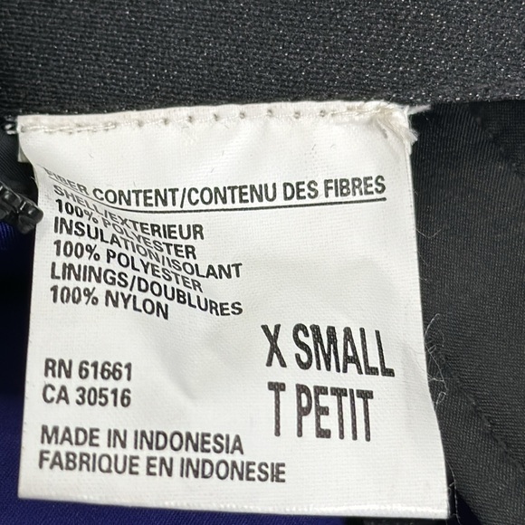 The north face woman purple puffer vest size Xsmall outdoors walking - Picture 11 of 11